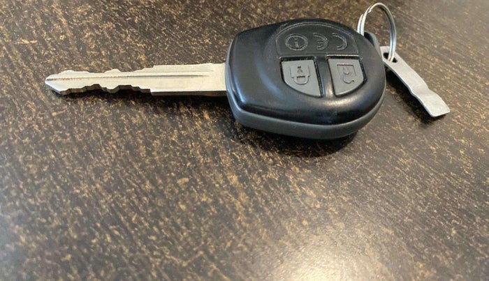 2015 Maruti Ciaz VXI, Petrol, Manual, 78,169 km, Key Close Up