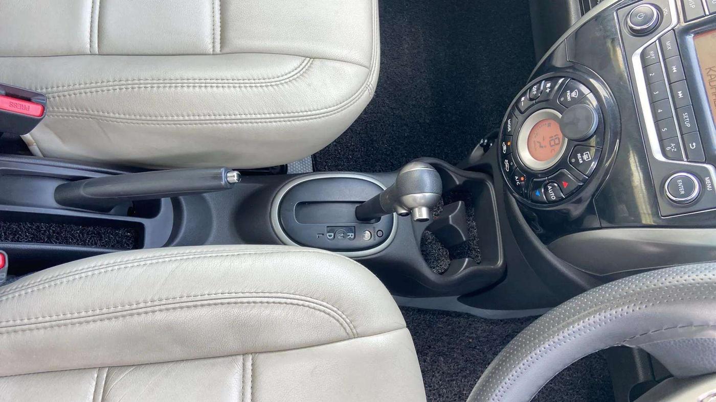 2017 Nissan Micra XV CVT, Petrol, Automatic, 49,118 km, Gear Lever