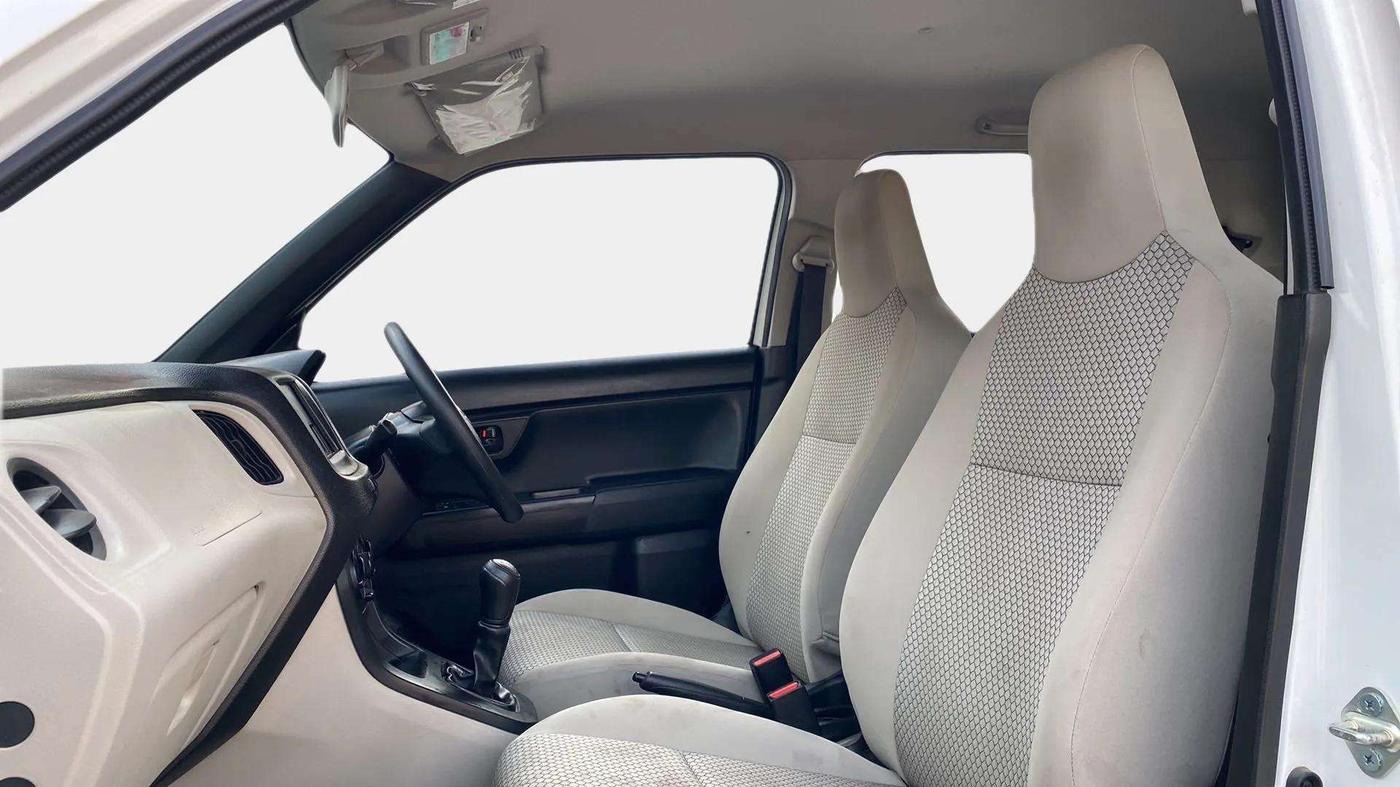 2023 Maruti New Wagon-R LXI 1.0, Petrol, Manual, 13,246 km, Right Side Front Door Cabin
