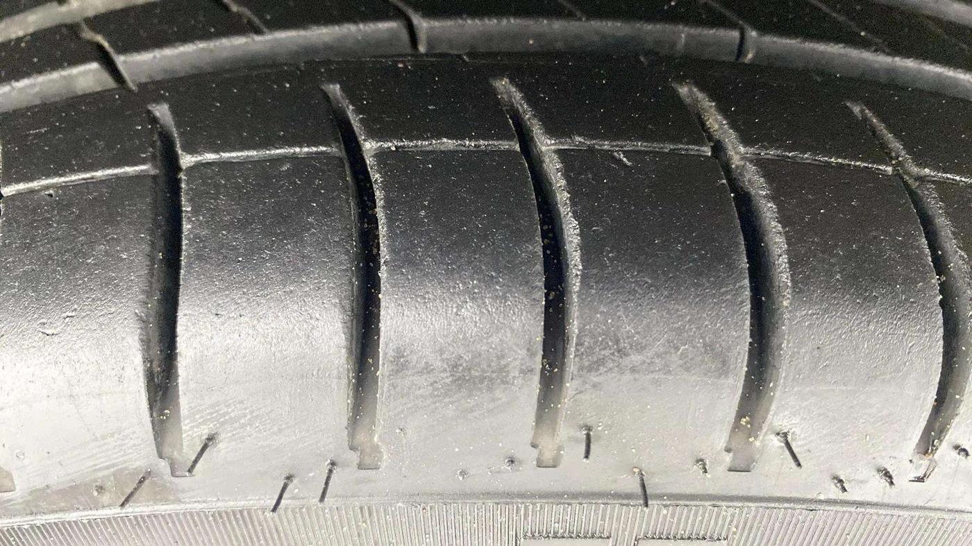 2017 Hyundai Grand i10 MAGNA AT 1.2 KAPPA VTVT, Petrol, Automatic, 34,840 km, Left Front Tyre Tread