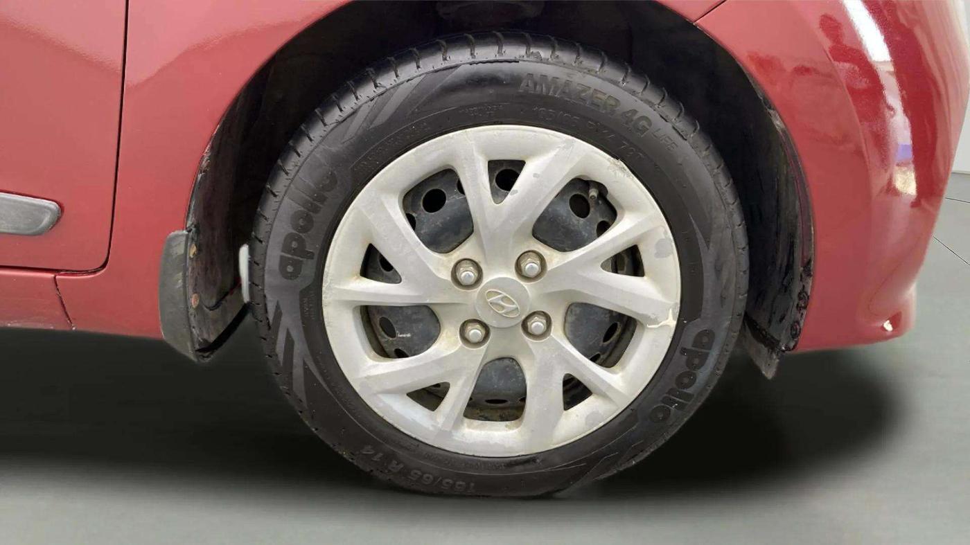 2017 Hyundai Grand i10 MAGNA AT 1.2 KAPPA VTVT, Petrol, Automatic, 34,840 km, Right Front Wheel