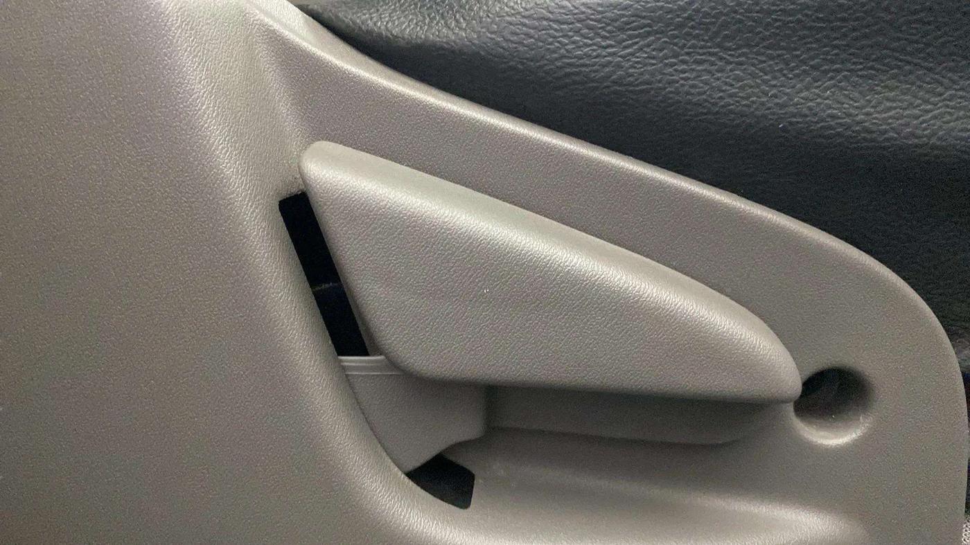2016 Datsun Go T (O), Petrol, Manual, 29,386 km, Driver Side Adjustment Panel