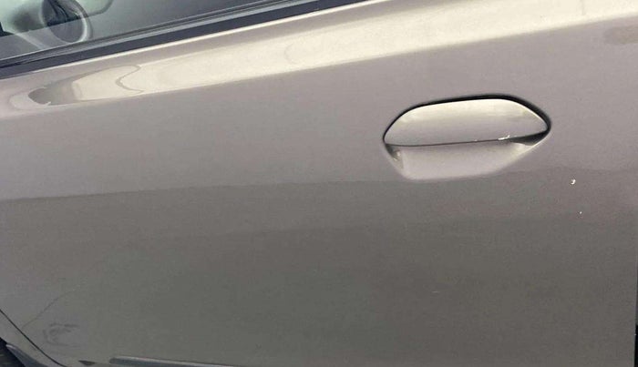 2016 Datsun Go T (O), Petrol, Manual, 29,386 km, Front passenger door - Minor scratches