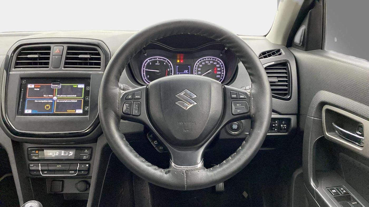 2017 Maruti Vitara Brezza ZDI PLUS DUAL TONE, Diesel, Manual, 35,729 km, Steering Wheel Close Up