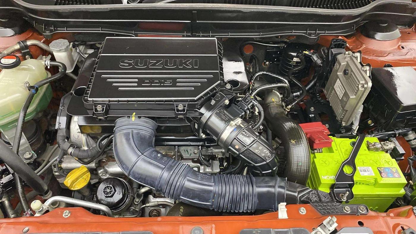2017 Maruti Vitara Brezza ZDI PLUS DUAL TONE, Diesel, Manual, 35,729 km, Engine View