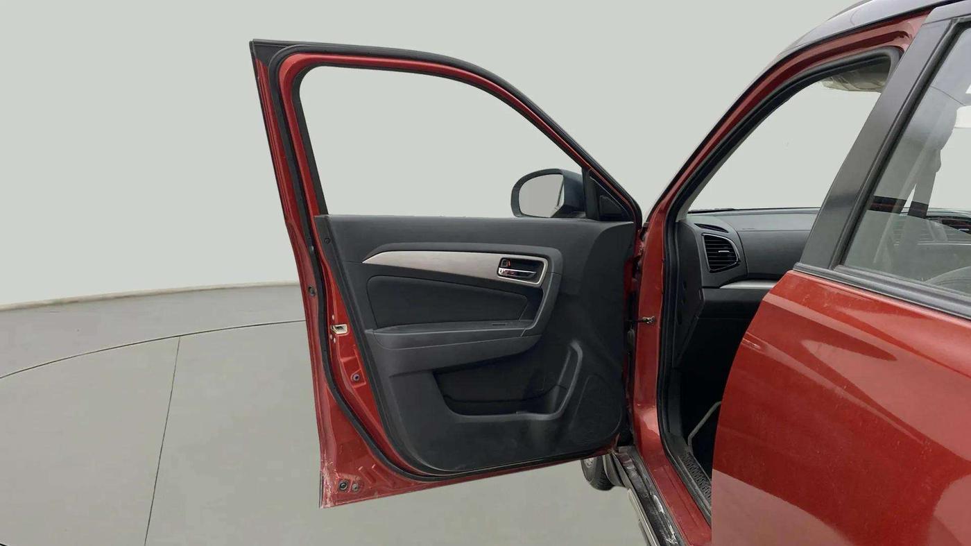 2017 Maruti Vitara Brezza ZDI PLUS DUAL TONE, Diesel, Manual, 35,729 km, LHS Front Door