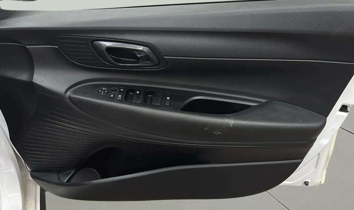2020 Hyundai NEW I20 SPORTZ 1.5 MT, Diesel, Manual, 43,728 km, Driver Side Door Panels Control