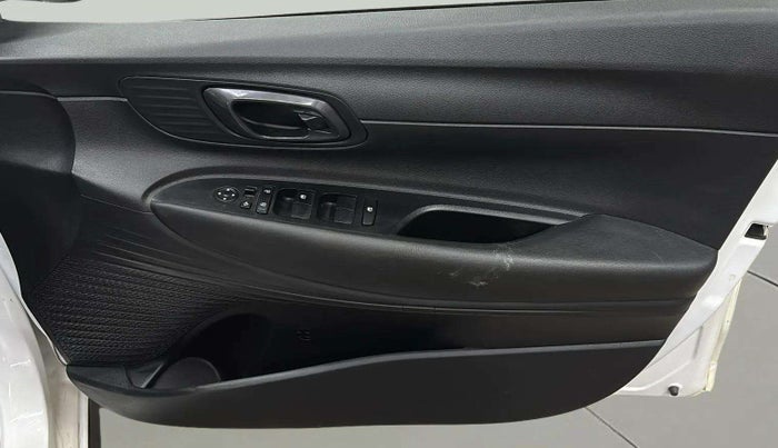 2020 Hyundai NEW I20 SPORTZ 1.5 MT, Diesel, Manual, 43,722 km, Driver Side Door Panels Control