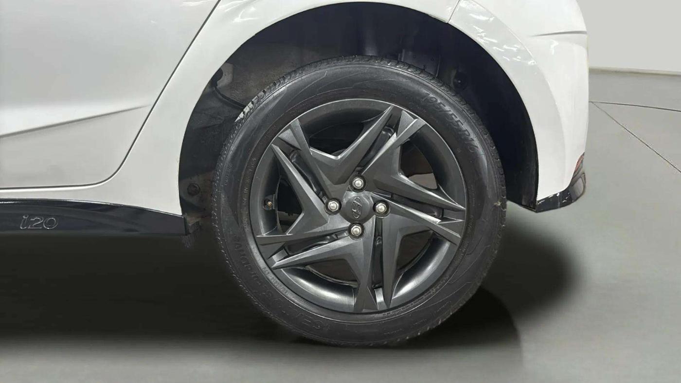 2020 Hyundai NEW I20 SPORTZ 1.5 MT, Diesel, Manual, 43,728 km, Left Rear Wheel