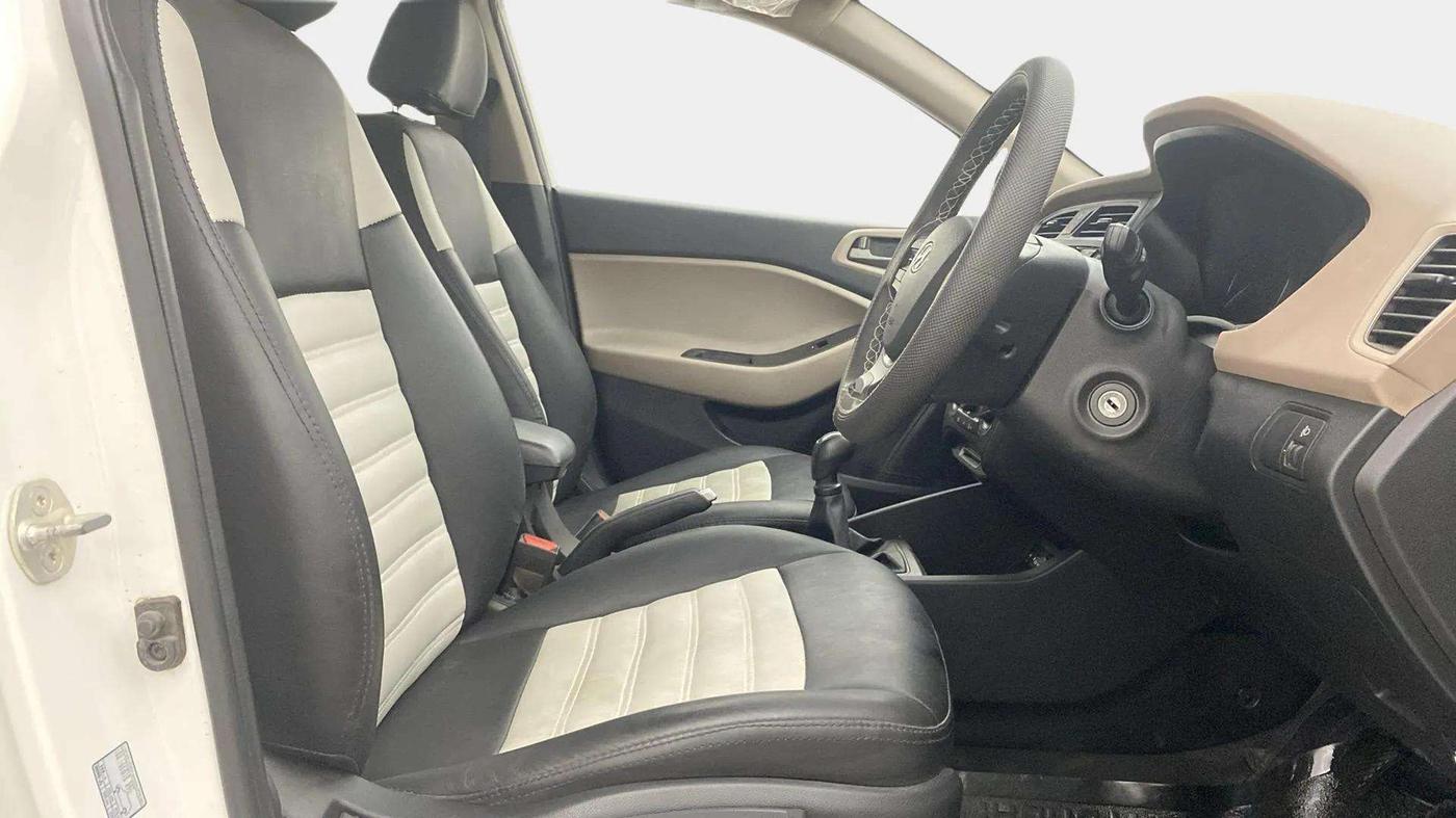 2017 Hyundai Elite i20 SPORTZ 1.2, Petrol, Manual, 42,245 km, Right Side Front Door Cabin