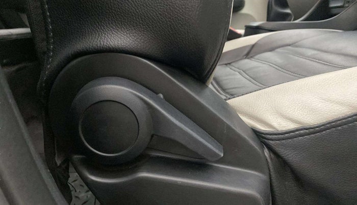 2023 Tata ALTROZ XM PLUS CNG, CNG, Manual, 22,258 km, Driver Side Adjustment Panel