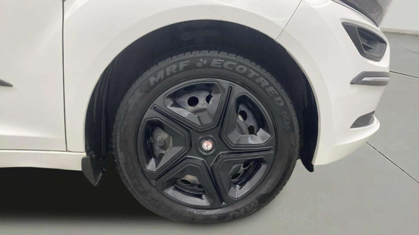 2023 Tata ALTROZ XM PLUS CNG, CNG, Manual, 22,258 km, Right Front Wheel