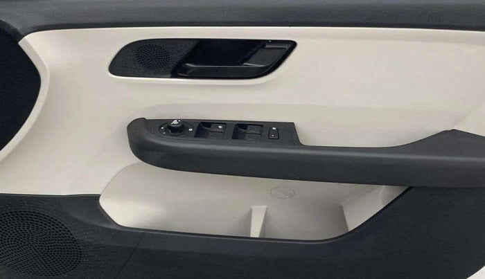 2023 Tata ALTROZ XM PLUS CNG, CNG, Manual, 22,258 km, Driver Side Door Panels Control