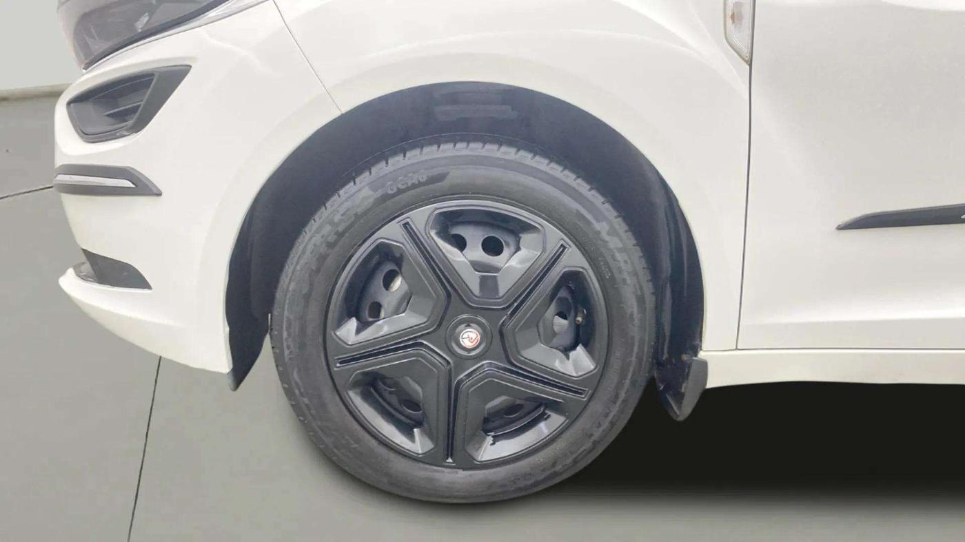 2023 Tata ALTROZ XM PLUS CNG, CNG, Manual, 22,258 km, Left Front Wheel