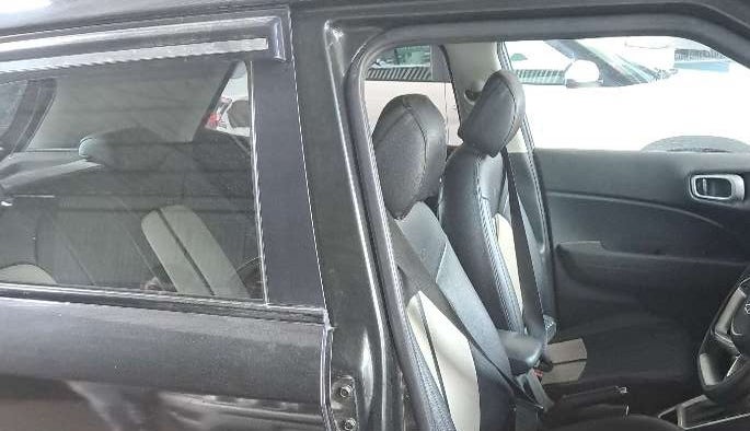2021 Hyundai VENUE SX PLUS 1.0 TURBO DCT, Petrol, Automatic, 43,609 km, Right B pillar - Paint is slightly faded