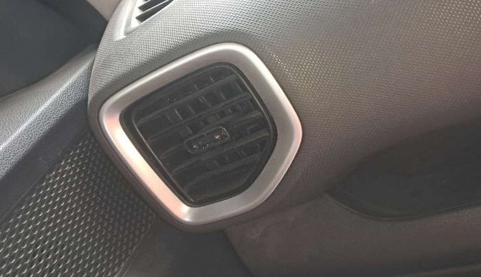 2021 Hyundai VENUE SX PLUS 1.0 TURBO DCT, Petrol, Automatic, 43,609 km, AC Unit - Front vent has minor damage