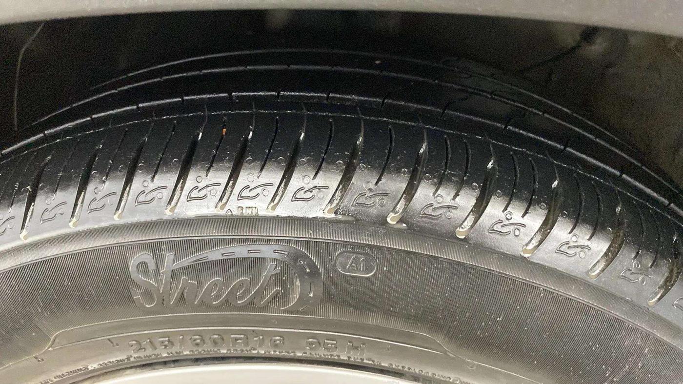 2022 KIA SONET HTK PLUS 1.2, Petrol, Manual, 20,001 km, Left Rear Tyre Tread