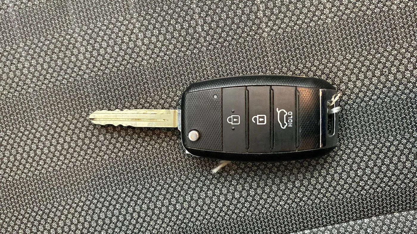2022 KIA SONET HTK PLUS 1.2, Petrol, Manual, 20,001 km, Key Close Up
