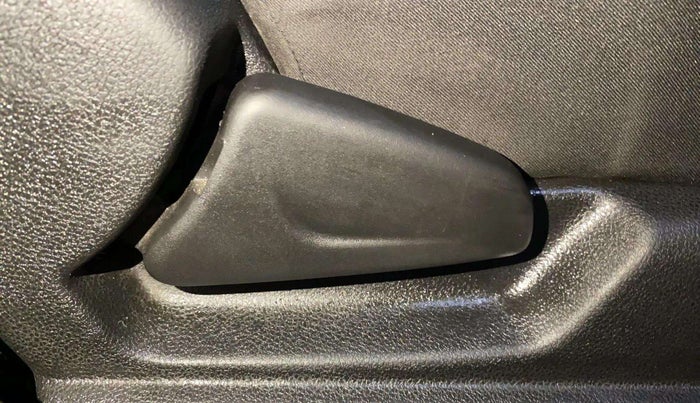 2017 Renault Kwid RXT 0.8, Petrol, Manual, 56,313 km, Driver Side Adjustment Panel