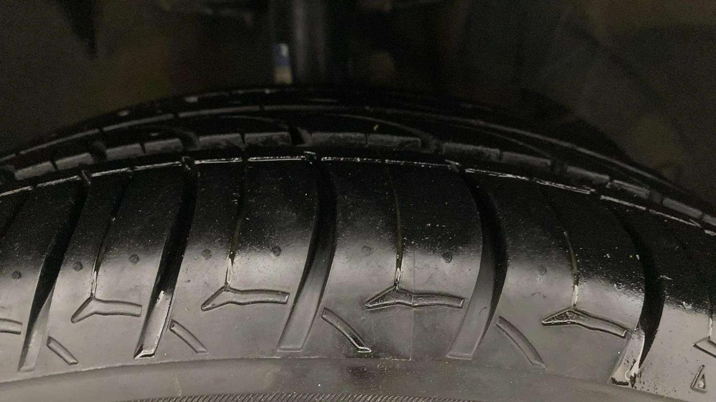 2017 Maruti Baleno ZETA CVT PETROL 1.2, Petrol, Automatic, 36,628 km, Right Front Tyre Tread