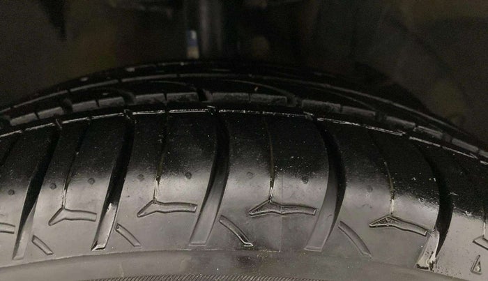 2017 Maruti Baleno ZETA CVT PETROL 1.2, Petrol, Automatic, 36,608 km, Right Front Tyre Tread