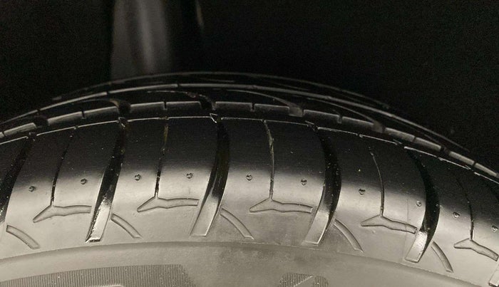 2017 Maruti Baleno ZETA CVT PETROL 1.2, Petrol, Automatic, 36,608 km, Right Rear Tyre Tread