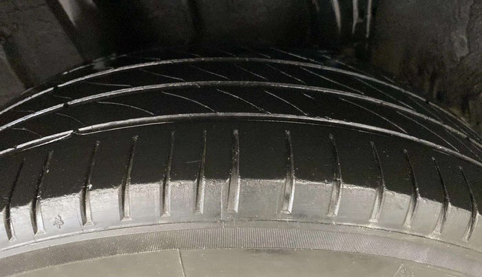 2021 Nissan MAGNITE XV DUAL TONE, Petrol, Manual, 63,511 km, Right Rear Tyre Tread