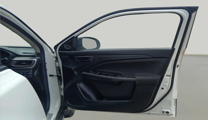 2022 Maruti BREZZA VXI SMART HYBRID, Petrol, Manual, 22,675 km, RHS Front Door