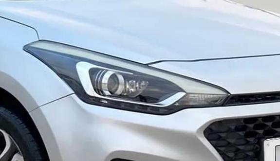 2018 Hyundai Elite i20 ASTA 1.2 (O), Petrol, Manual, 70,777 km, Right headlight - Minor scratches