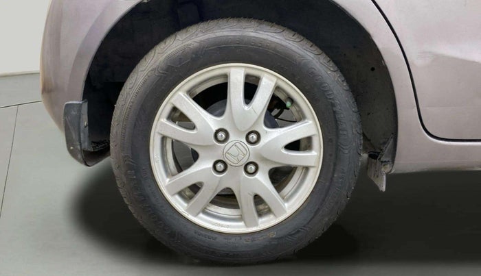 2015 Honda Brio VX AT, Petrol, Automatic, 55,102 km, Right Rear Wheel