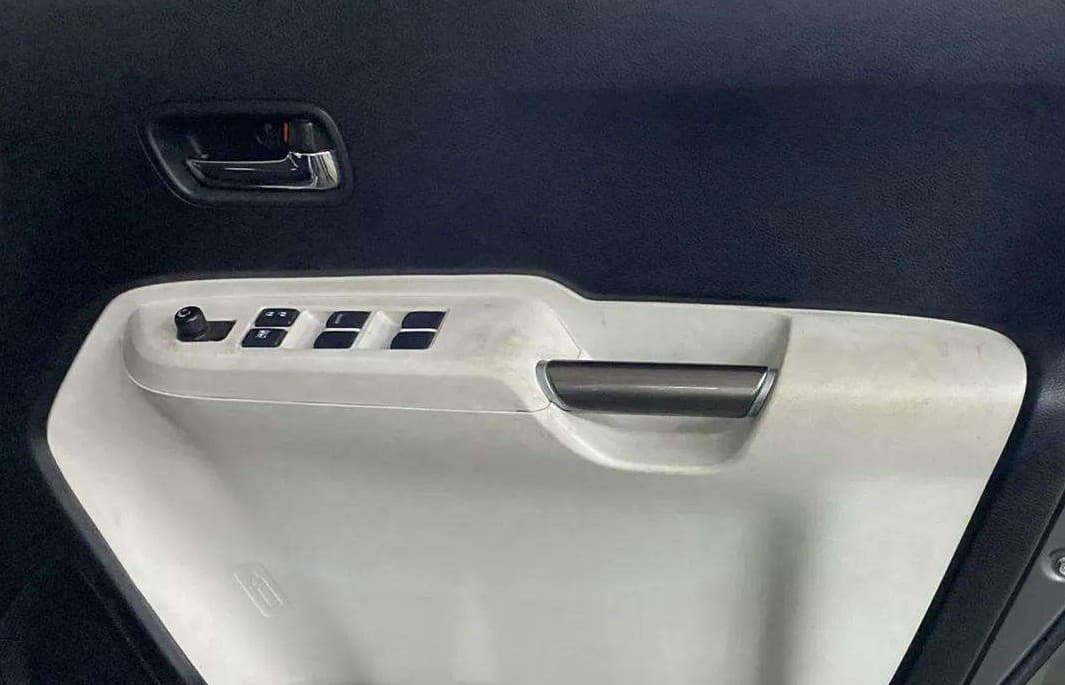 2017 Maruti IGNIS DELTA 1.2, Petrol, Manual, 43,024 km, Driver Side Door Panels Control