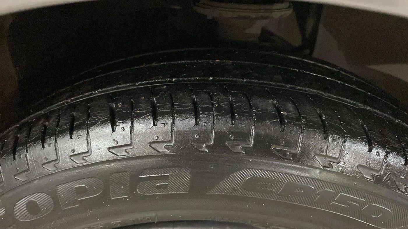 2017 Maruti IGNIS DELTA 1.2, Petrol, Manual, 43,024 km, Right Front Tyre Tread
