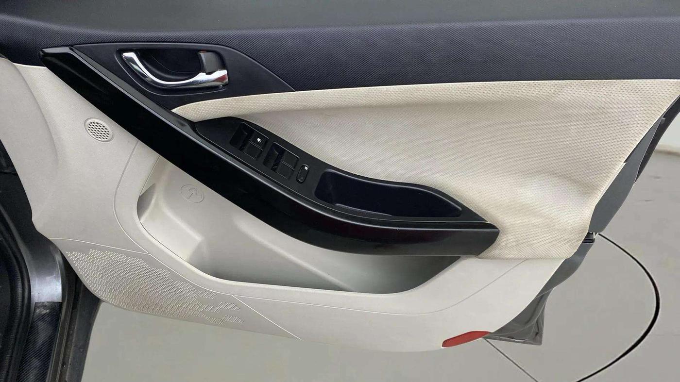 2022 Tata NEXON XZ PLUS PETROL, Petrol, Manual, 56,945 km, Driver Side Door Panels Control