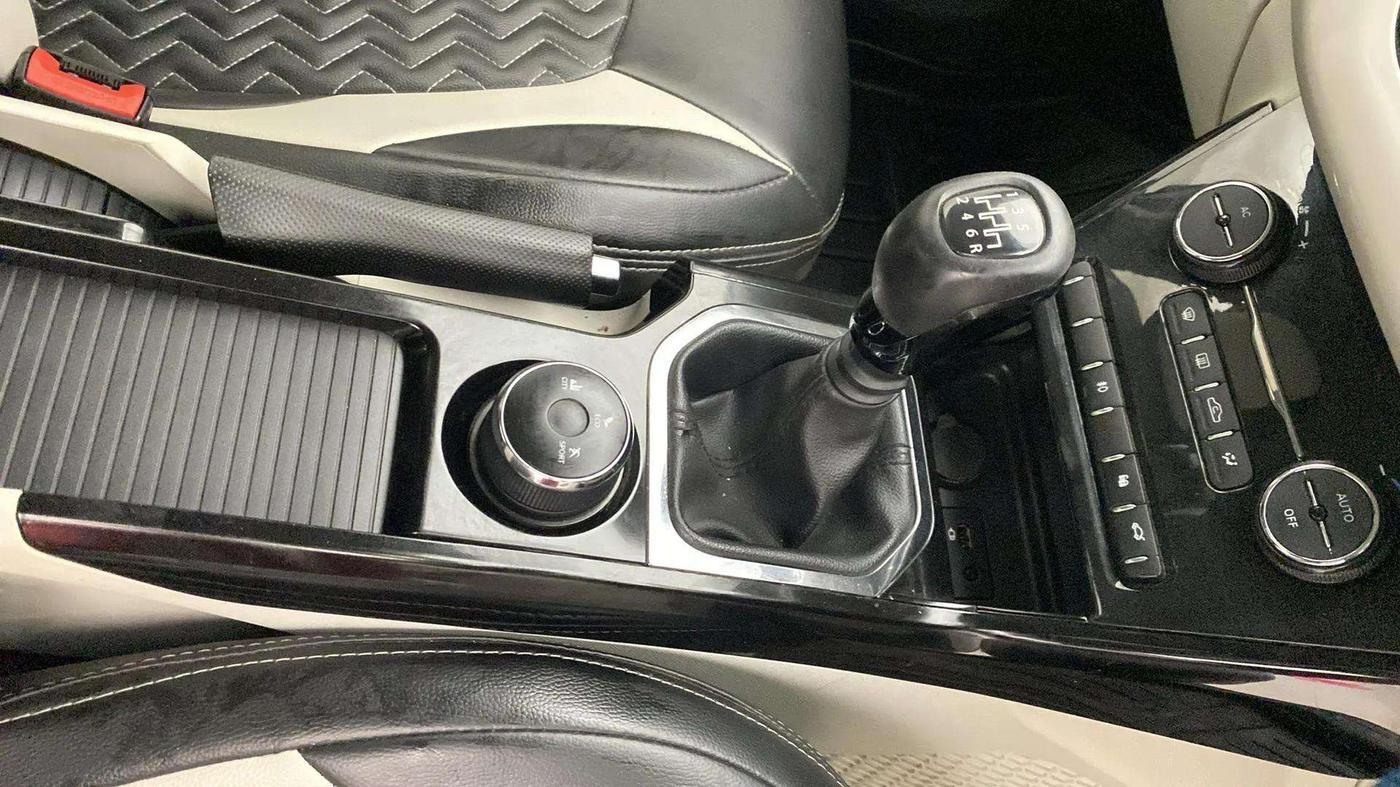 2022 Tata NEXON XZ PLUS PETROL, Petrol, Manual, 56,945 km, Gear Lever