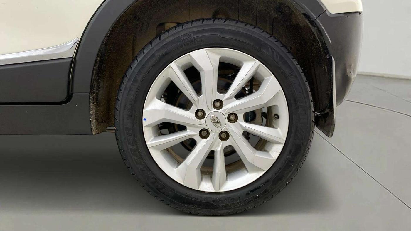 2020 Mahindra XUV300 W8 1.2 PETROL, Petrol, Manual, 44,230 km, Right Rear Wheel