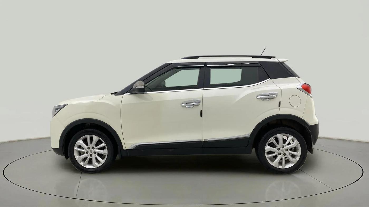 2020 Mahindra XUV300 W8 1.2 PETROL, Petrol, Manual, 44,230 km, Left Side