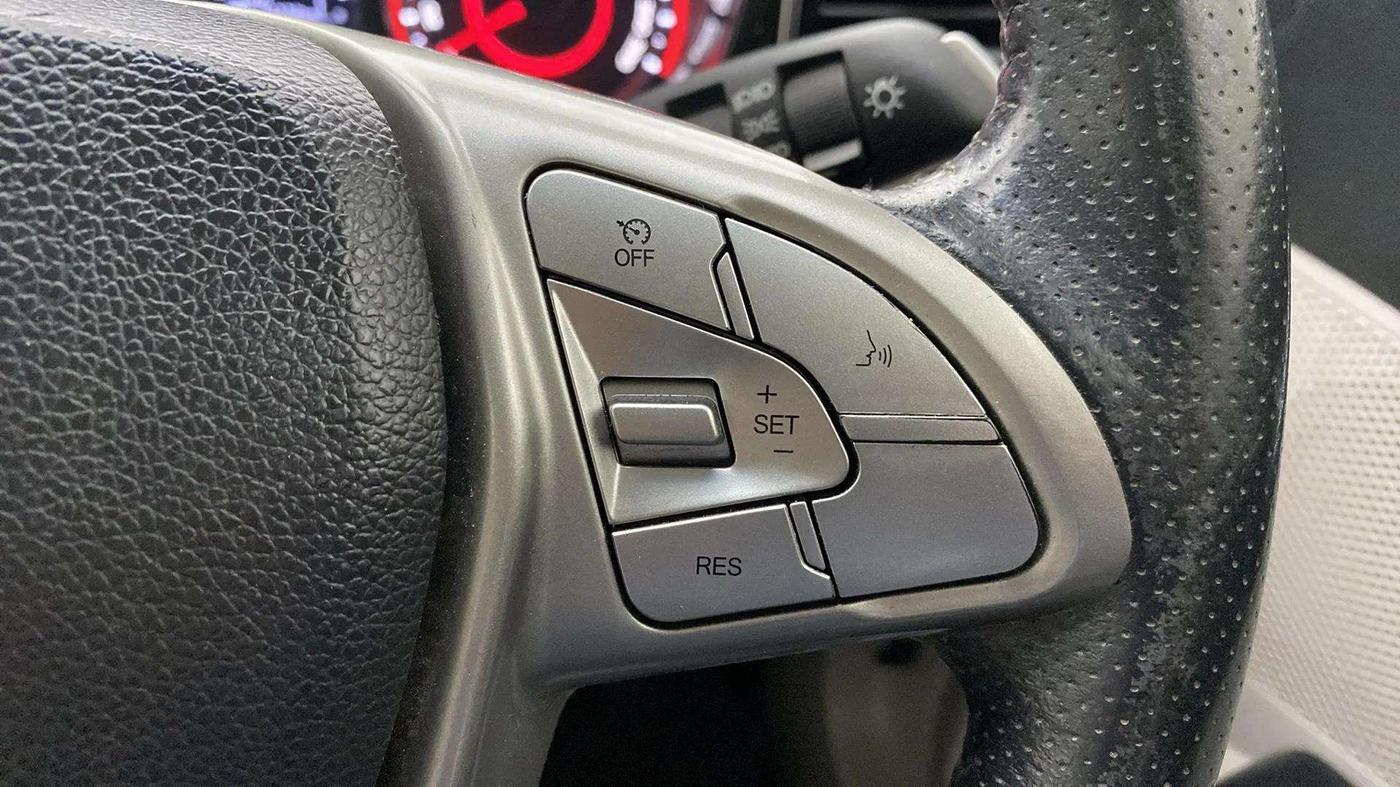 2020 Mahindra XUV300 W8 1.2 PETROL, Petrol, Manual, 44,230 km, Adaptive Cruise Control