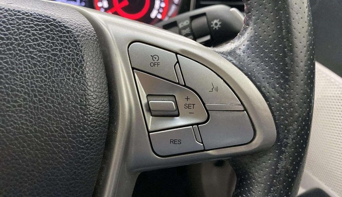 2020 Mahindra XUV300 W8 1.2 PETROL, Petrol, Manual, 44,230 km, Adaptive Cruise Control