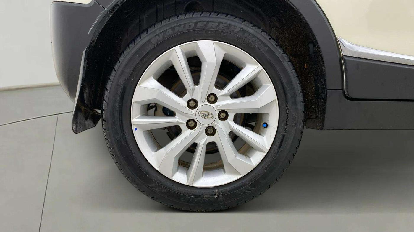 2020 Mahindra XUV300 W8 1.2 PETROL, Petrol, Manual, 44,230 km, Left Rear Wheel