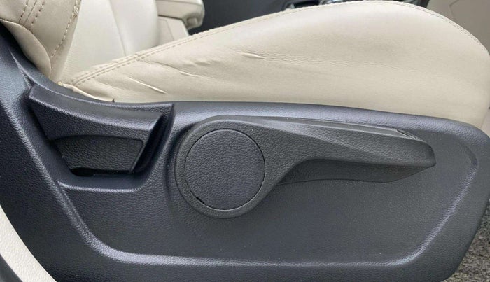 2020 Mahindra XUV300 W8 1.2 PETROL, Petrol, Manual, 44,230 km, Driver Side Adjustment Panel