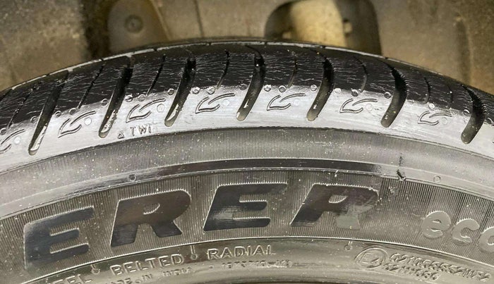 2020 Mahindra XUV300 W8 1.2 PETROL, Petrol, Manual, 44,230 km, Right Rear Tyre Tread