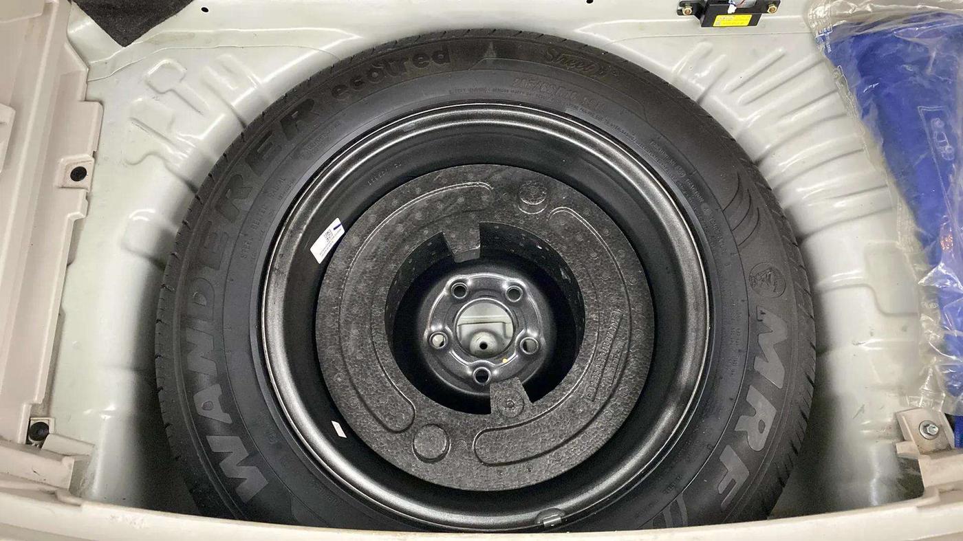 2020 Mahindra XUV300 W8 1.2 PETROL, Petrol, Manual, 44,230 km, Spare Tyre