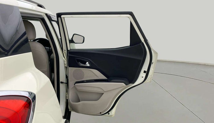 2020 Mahindra XUV300 W8 1.2 PETROL, Petrol, Manual, 44,230 km, RHS Rear Door