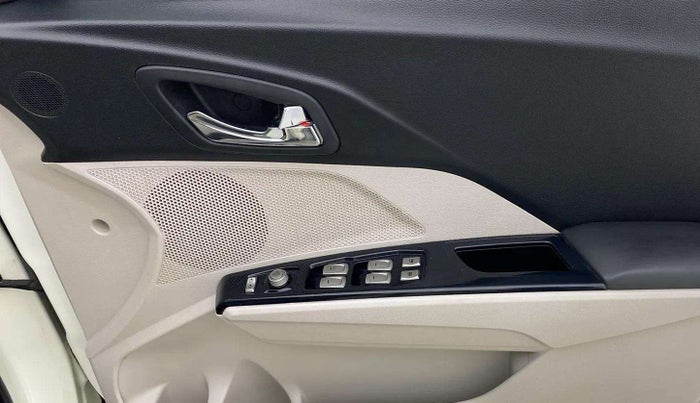2020 Mahindra XUV300 W8 1.2 PETROL, Petrol, Manual, 44,230 km, Driver Side Door Panels Control