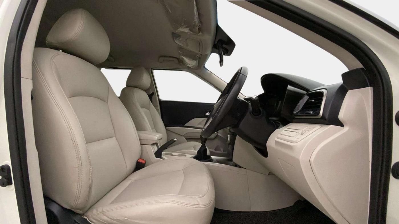 2020 Mahindra XUV300 W8 1.2 PETROL, Petrol, Manual, 44,230 km, Right Side Front Door Cabin