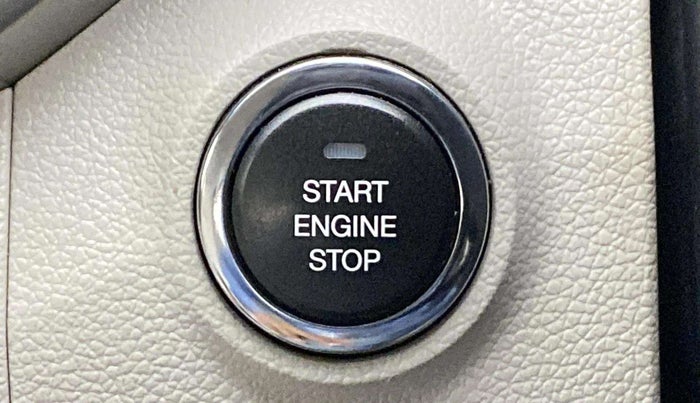 2020 Mahindra XUV300 W8 1.2 PETROL, Petrol, Manual, 44,230 km, Keyless Start/ Stop Button