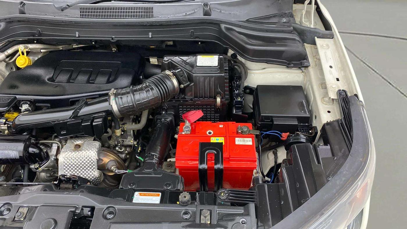 2020 Mahindra XUV300 W8 1.2 PETROL, Petrol, Manual, 44,230 km, Engine View - Left