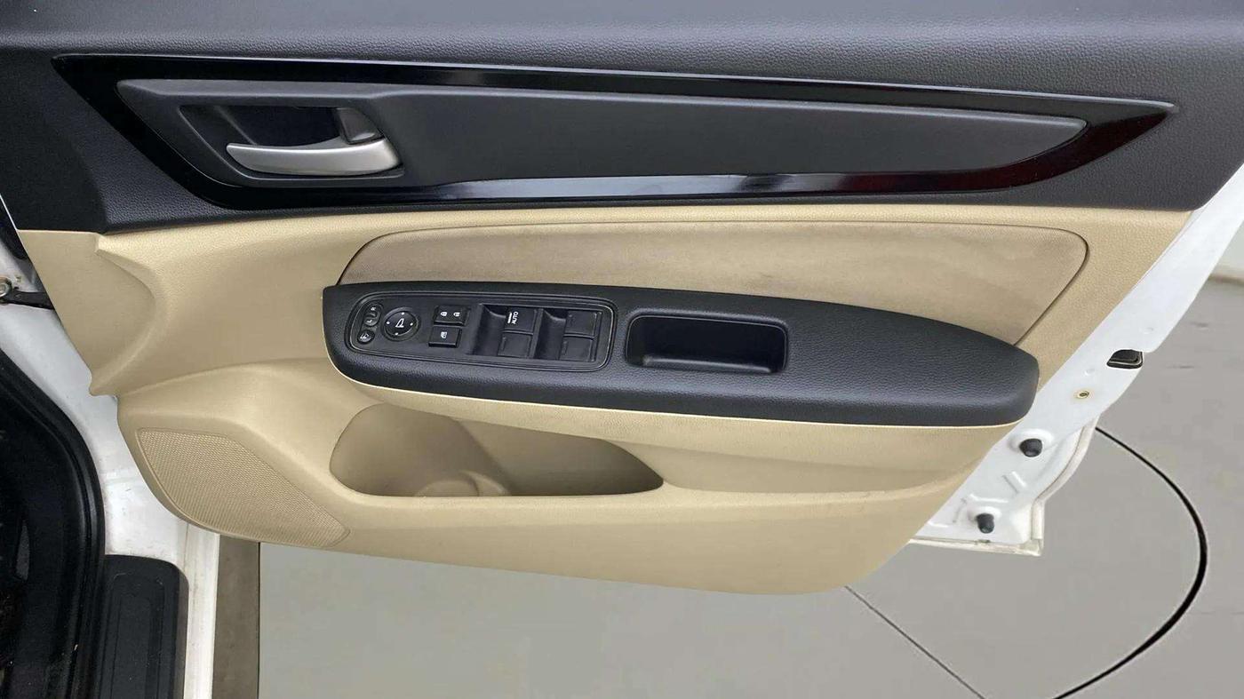 2019 Honda Amaze 1.2L I-VTEC VX CVT, Petrol, Automatic, 35,841 km, Driver Side Door Panels Control