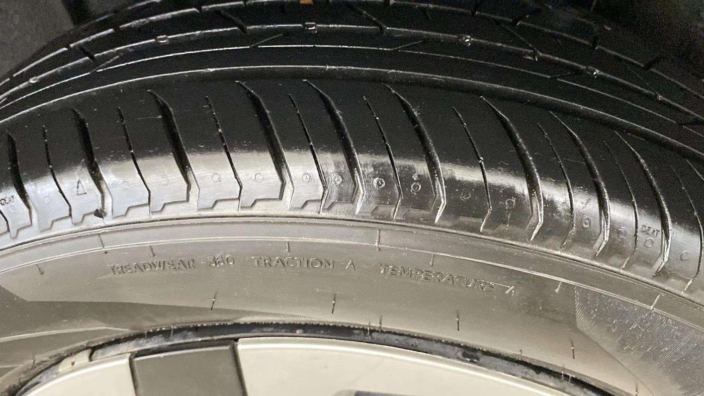 2023 Nissan MAGNITE XL, Petrol, Manual, 14,004 km, Left Front Tyre Tread