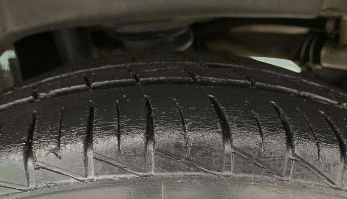 2019 Maruti Alto LXI CNG, CNG, Manual, 24,872 km, Left Rear Tyre Tread